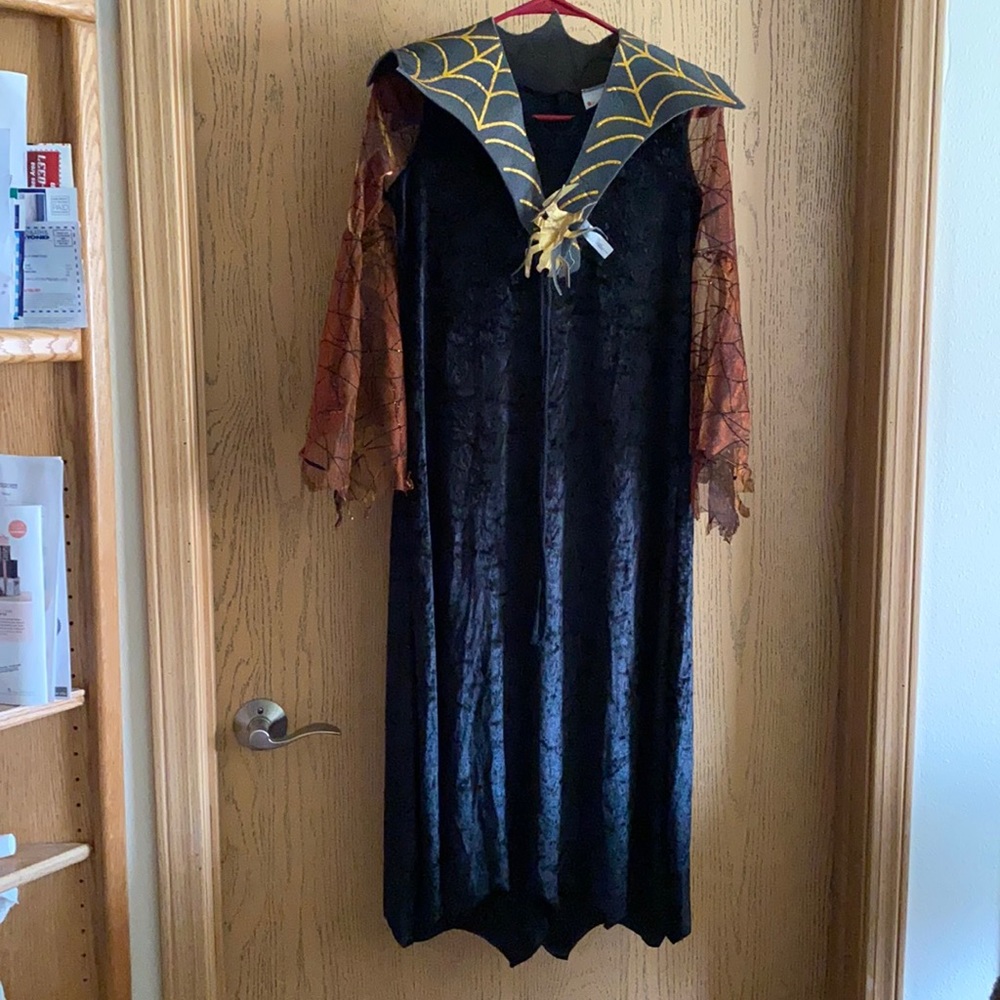 3/$15 Kids Halloween costume size 7-8